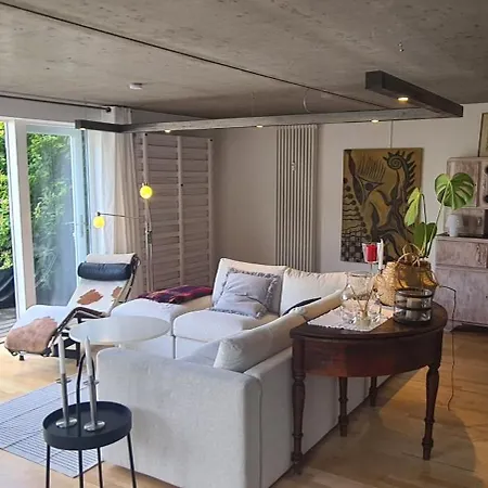 Piti's Gaestehaus, Neben Strasbourg