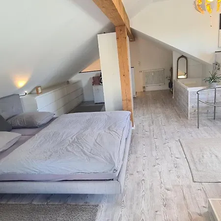 Piti's Gaestehaus, Neben Strasbourg